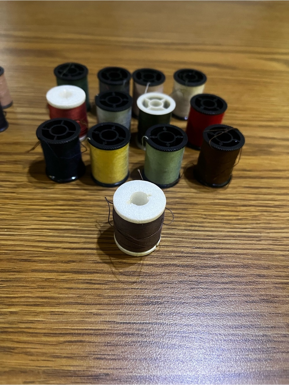 Assorted Small Sewing Thread Spools - Multicolor - Picture 3 of 7
